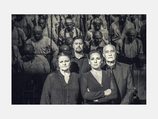 ろう者によるパフォーマンスの世界へようこそ。成功する芸術祭の未来は