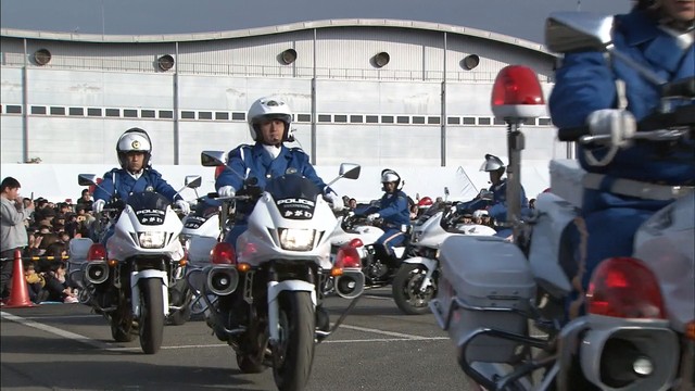 「令和初」香川県警の視閲式に多くの観衆　白バイのフォーメーション走行など披露