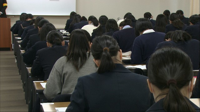 喜びの春を目指して…ノートルダム清心女子大学で一般入試　岡山市