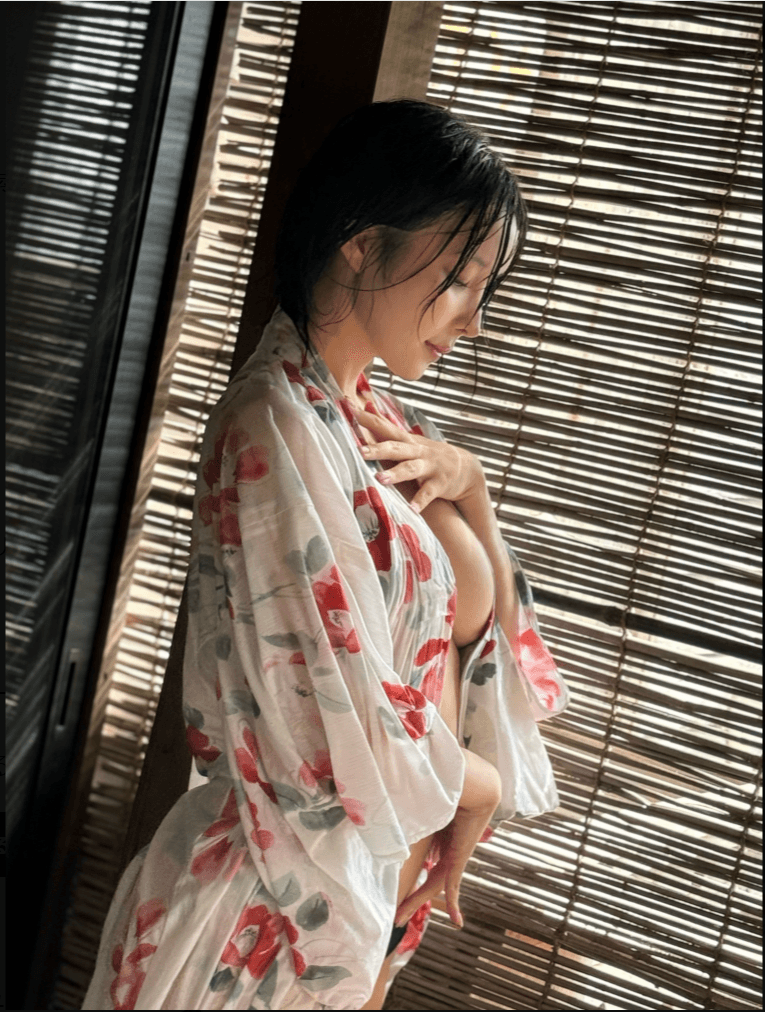 「FLASH」（26年10月20日発売号）に登場した天川星夏のオフショット　本人のX（@seika_ruru）より
