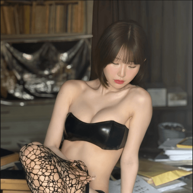 「FLASH」（26年10月6日発売号）に登場した桃田うたのオフショット　本人のX（@cos_utan）より