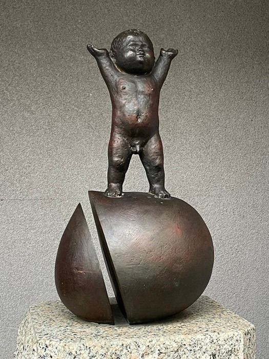 聞いてた割れ方と違う」桃太郎像が話題に 斬新な彫刻の作者はだれ？30