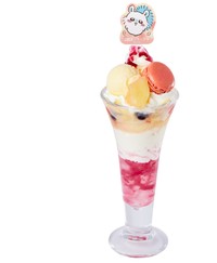 【第2弾】10月30日午前10時～11月12日、モモンガのピーチパフェ1190円（税込1309円）。