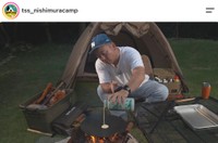 お笑いコンビ「バイきんぐ」の西村瑞樹さん（テレビ新広島「西村キャンプ場」の公式インスタグラムから）