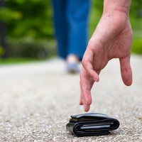 もしも道でお金を拾ったらどうしますか？　※画像はイメージです（あんみつ姫/stock.adobe.com）