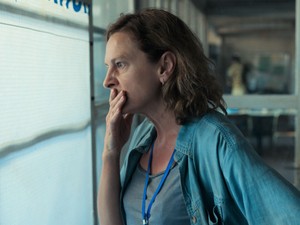 「アイダよ、何処へ？」スレブレニツァ虐殺描く　家族殺されても加害側と隣人になる