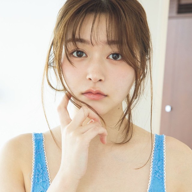 「週プレ」に登場した山本杏©小塚毅之／集英社