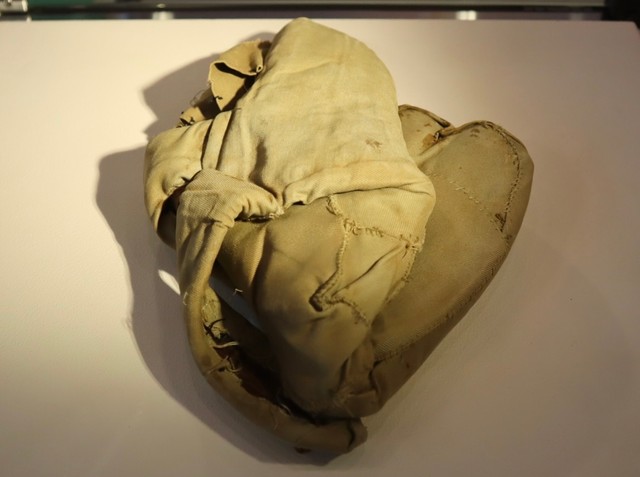 『純ちゃんの応援歌』に登場した戦後の野球少年たちのためにスタッフが作ったグローブ