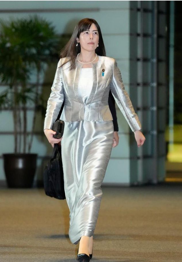 東京ソワール　美品　マザーズドレス　ロング　ドレス　ジャケット　小野田紀美大臣 JK脱いでも素敵！小野田＆片山氏のシルバードレスは日本ブランド 値段