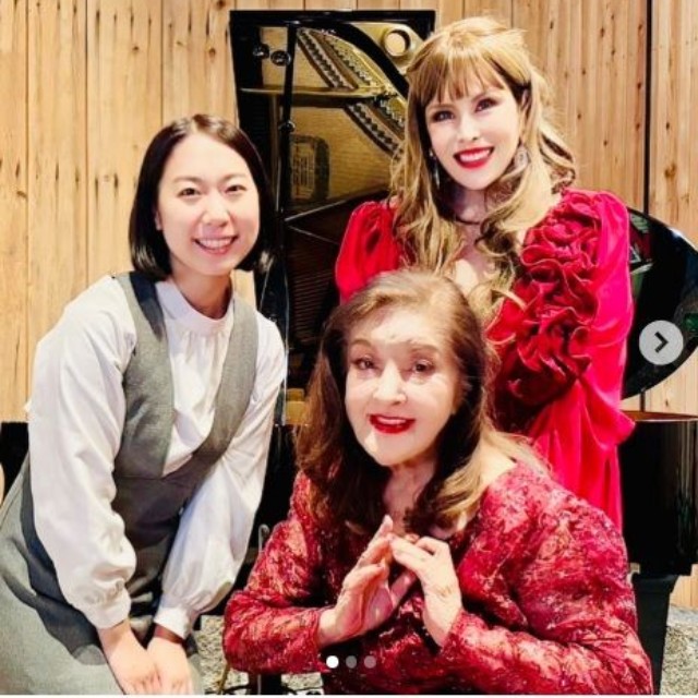 鰐淵理沙のインスタグラム@risawanibuchiより　母・鰐淵晴子、馬屋原彩咲NHKキャスター