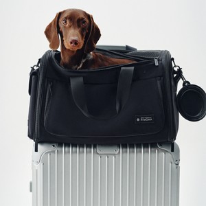 いつでも、どこへでもペットと一緒！ 「リモワ」から登場、 旅を快適にするペットキャリーバッグ。