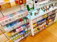 キャラクターばんそうこうの一部。これだけでも目移りしそう（上原薬局提供）