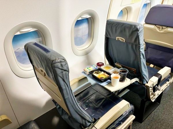 まさか自宅とは思わなかった」……機内を完全に再現 5年かけて窓・座席 