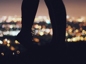 手を繋いだ瞬間、空気が変わる。20歳の夏、同性の友人とキスをした