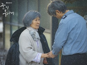 認知症を描く韓国ドラマが話題　切ない描写に心揺さぶられ