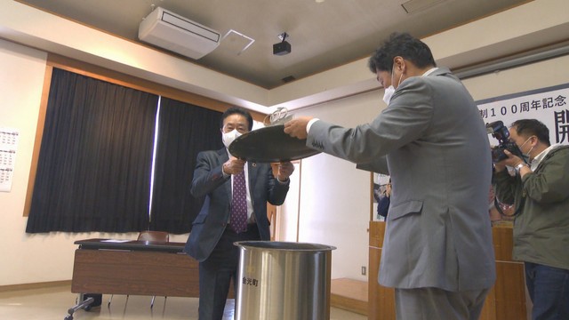 約35年ぶり　タイムカプセルを開封　岡山・浅口市