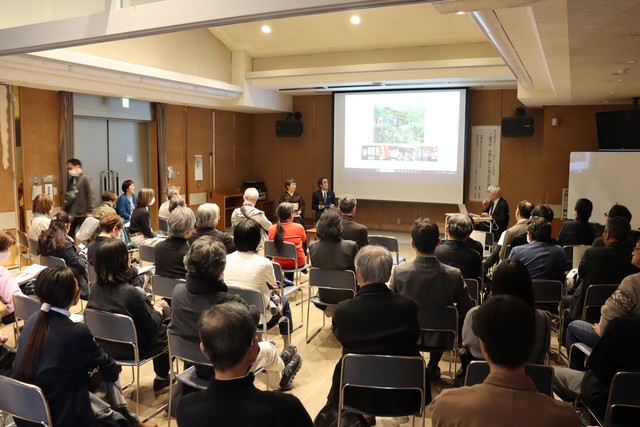 聴竹居の建築や設計した藤井について建築家らが語り合ったシンポジウム（大山崎町大山崎・大山崎ふるさとセンター）
