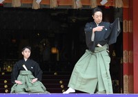尾上菊之助（右）と尾上丑之助