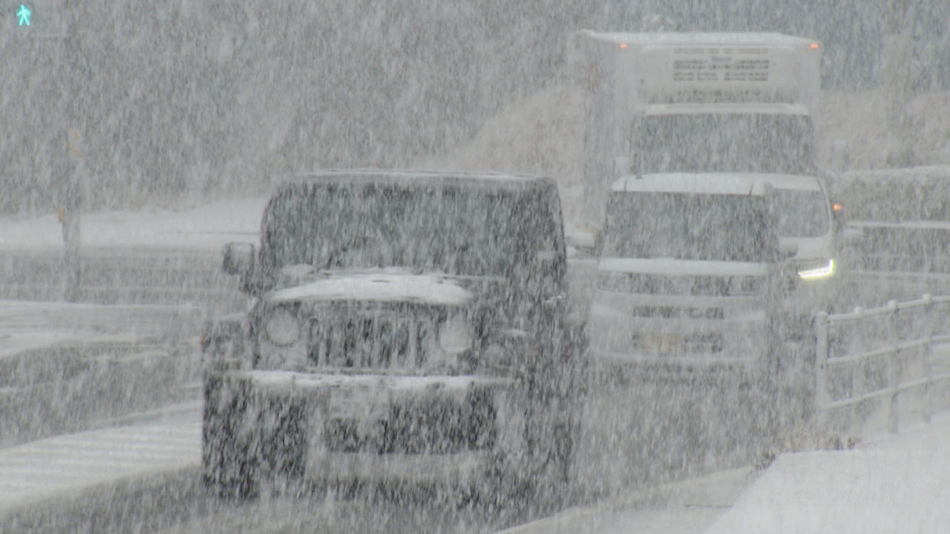 県内の暴風雪や大雪のおそれなくなる 積雪や路面凍結による交通障害に