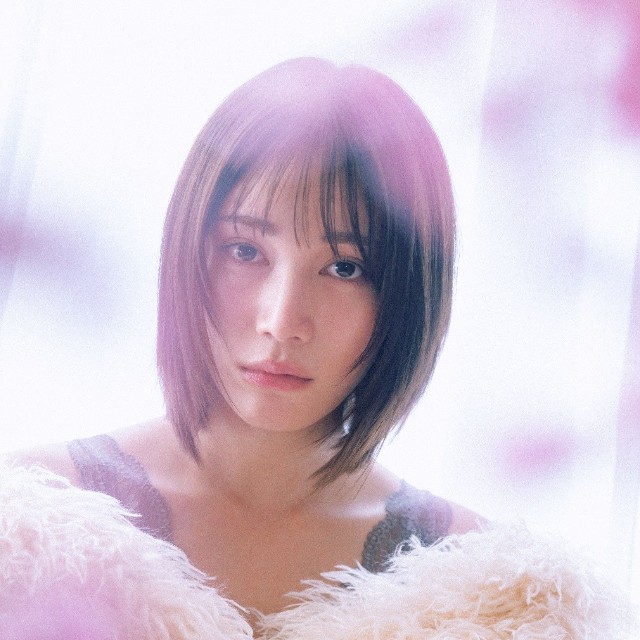 『中村ゆりか写真集』（宝島社）