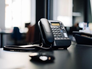 私を1週間電話で罵倒し続けた年配客は、男性上司にはおとなしかった