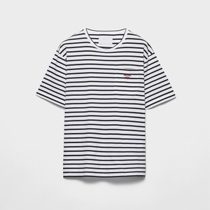 エバーグリーンな魅力を放ちつづける、プラダのTシャツ。
