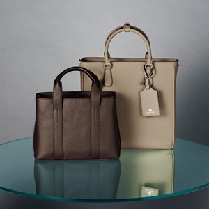 作家・池井戸 潤を魅了した、国内最高峰の“技”ありバッグ。