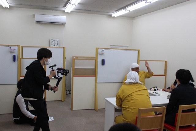 今回の撮影案件は、学習塾のPR動画撮影。ゆんぼだんぷが塾講師としてインターン中。