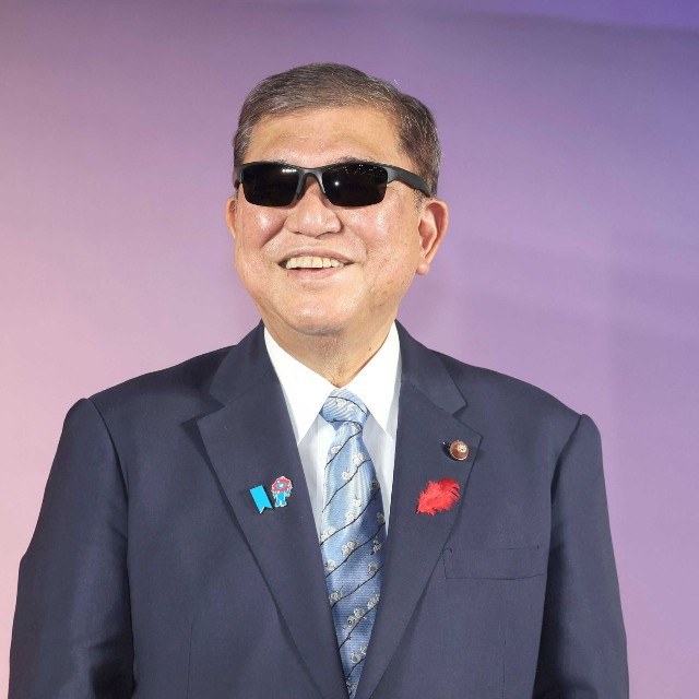 首相に就任した2025年10月１日、日本メガネベストドレッサー賞の表彰式に出席した石破茂氏＝都内