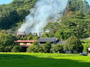 住宅やビニールハウスなどが全焼　１人が煙を吸って搬送　宮城・柴田町
