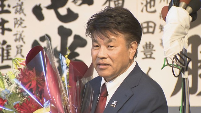 坂出市長に無投票で再選／有福哲二さん（無・現）