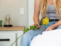 印鑑売り場で自分の名字を探す友人と、その遊びの入場券すらない私