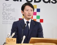 定例会見に臨んだ兵庫県の斎藤元彦知事＝県庁