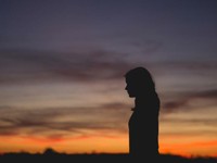 取り残されたように孤独な夜。特効薬は明日の私を作ることだった