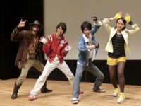 （左から）松本寛也、鈴木勝大、馬場良馬、小宮有紗＝2013年