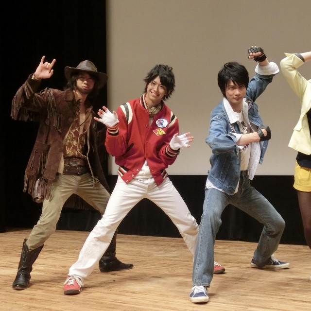 （左から）松本寛也、鈴木勝大、馬場良馬、小宮有紗＝2013年