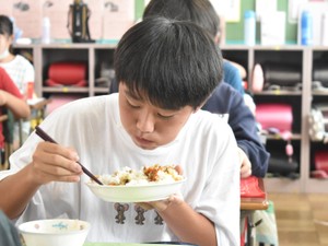 「ヴィーガン給食」採り入れた公立小学校　みんなで食べられ、みんながおいしい