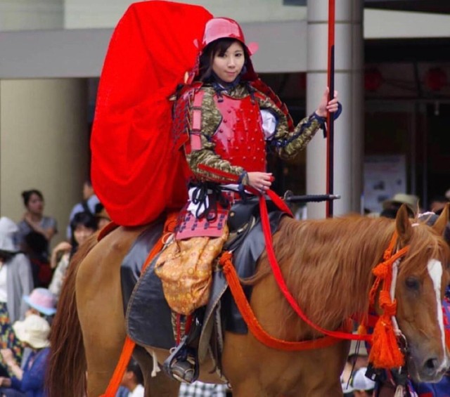 またあるときは勇ましい騎馬隊に