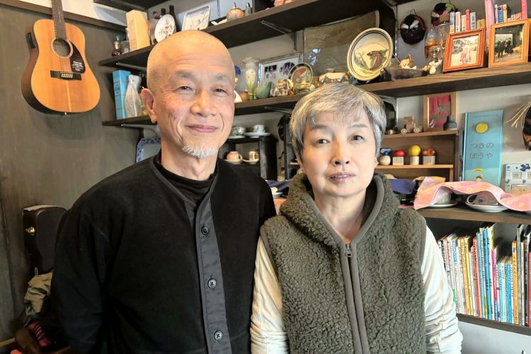 「日本語教室いまり」の中村章さん。妻の多美子さんもコーディネーターとして一緒に教えている=2026年1月、佐賀県伊万里市、秋山訓子撮影