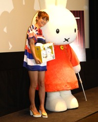 試写会に出席した加藤紀子＝2013年