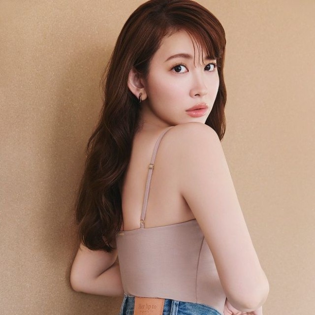 小嶋陽菜さんがプロデュースする「ROSIER by Her lip to」から着心地とホールド感を叶えるブラキャミソールが登場