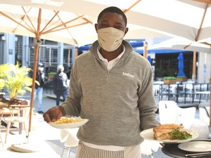 感染者急増中の南アフリカ　人気カフェも日本料理店も徹底対策で営業中