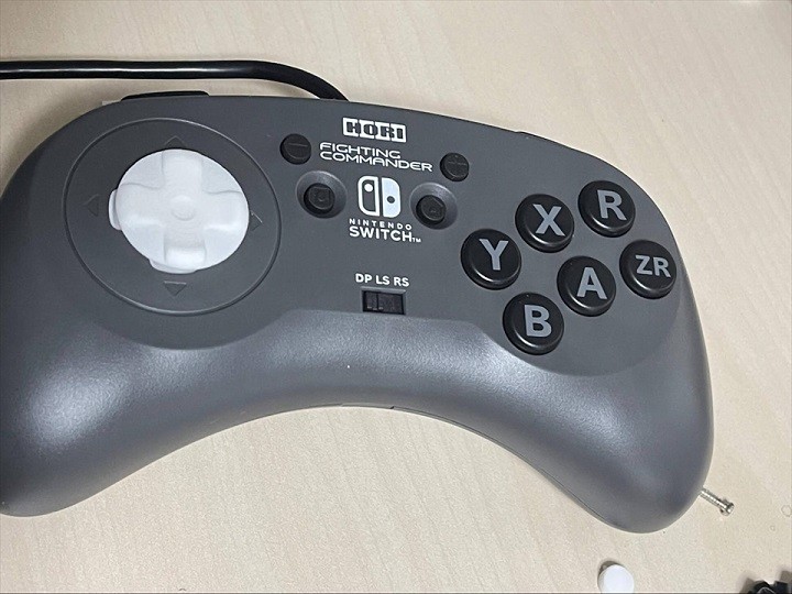 格ゲーパッド勢は天面6ボタン搭載の ファイティングコマンダー がなじむかも Gameクロス