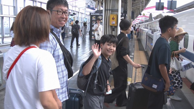 お盆のUターンや旅行客で朝から混雑　上りは17日がピーク　JR岡山駅