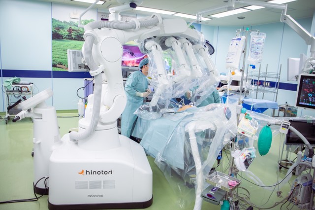 国産手術支援用ロボット「hinotori（ヒノトリ）」を使用した胃がん手術に成功　岡山大病院が県内初