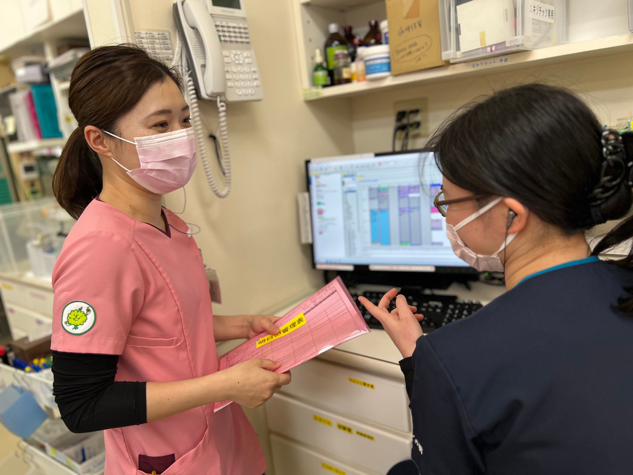 獣医師とも日頃からよくコミュニケーションを取り、チーム力を上げるようにしている（旭さん提供）