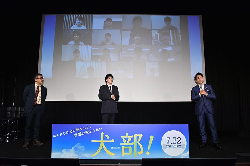 映画『犬部！』公開を前に行われた、獣医学部学生たちと関係者によるトークイベント。ステージには篠原哲雄監督、主演の林遣都さん、スペシャルゲストとして、小泉進次郎環境大臣が出席。