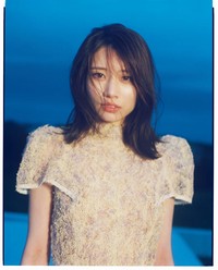 河北彩伽写真集『soft noise』(©松岡一哲／講談社)
