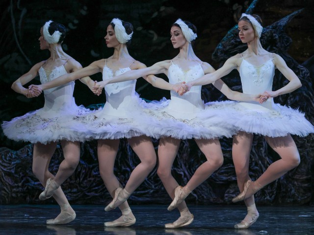 放送停止のロシアのテレビ、なぜ最後に「白鳥の湖」？ ウクライナ侵攻