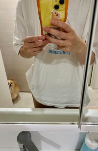 鏡の片隅に映る小さな姿に注目…！（画像提供：ポメのピカルディさん）